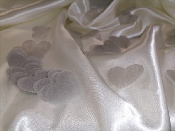 Confettis de table cœur intissés – Image 2